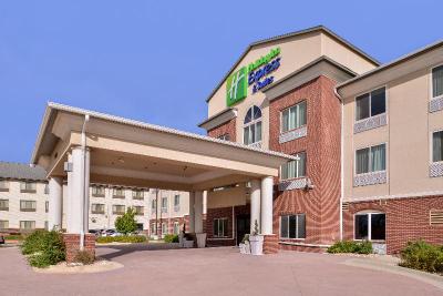 Holiday Inn Express and Suites Emporia Northwest