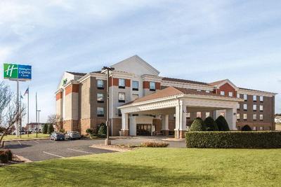 Holiday Inn Express and Suites Lawton Fort Sill