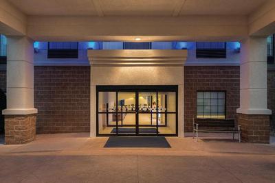 Holiday Inn Express and Suites Lawton Fort Sill