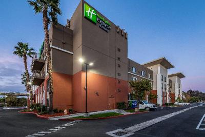 Holiday Inn Express & Sts Fremont Milpitas Centra
