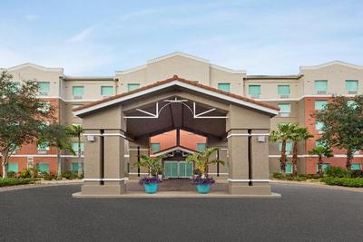 Holiday Inn Express and Suites Pembroke Pines Sher