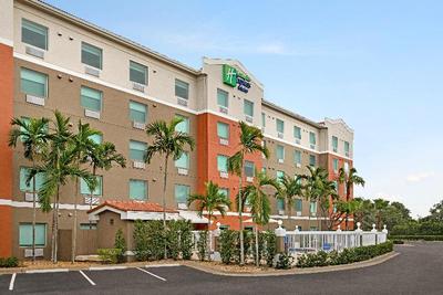 Holiday Inn Express and Suites Pembroke Pines Sher