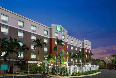 Holiday Inn Express and Suites Pembroke Pines Sher