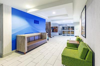 Holiday Inn Express and Suites Lafayette South