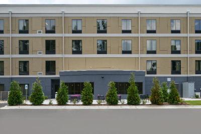 Holiday Inn Express and Suites Bryant Benton Area