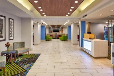 Holiday Inn Express and Suites Chesapeake
