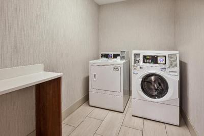 Holiday Inn Express and Suites Chesapeake