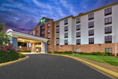 Holiday Inn Express and Suites Chesapeake