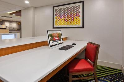 Holiday Inn Express and Suites Chesapeake