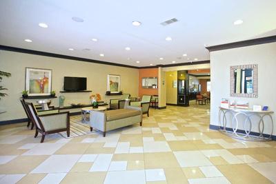Holiday Inn Express and Suites Acworth Kennesaw No