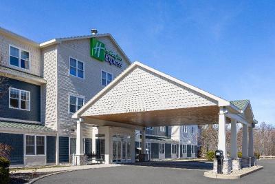 Holiday Inn Express and Suites Freeport Brunswick