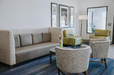 Holiday Inn Express and Suites Lincoln South