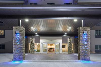 Holiday Inn Express and Suites Lincoln I 80