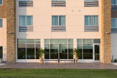 Holiday Inn Express and Suites Lincoln I 80