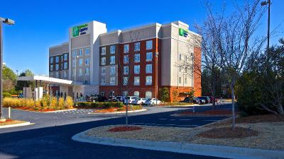 Holiday Inn Express and Suites Duluth Mall Area