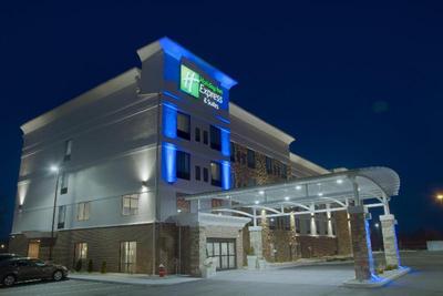 Holiday Inn Express and Suites Sidney
