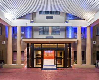 Holiday Inn Express & Suites Laredo-Event Center