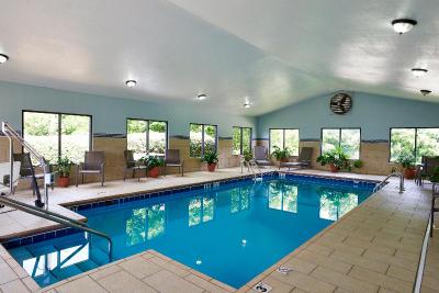 Holiday Inn Express and Suites Birmingham South Pe