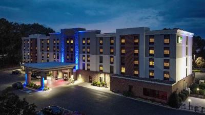 Holiday Inn Express and Suites Newport News