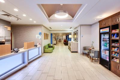 Holiday Inn Express and Suites Dublin an IHG hotel
