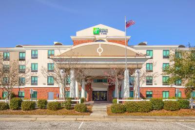Holiday Inn Express and Suites Gulf Shores