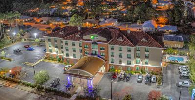 Holiday Inn Express and Suites Gulf Shores