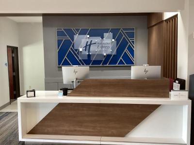 Holiday Inn Express and Suites Snyder