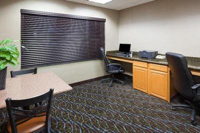Holiday Inn Express and Suites Aberdeen