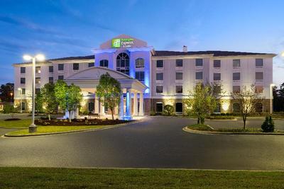 Holiday Inn Express & Suites Aiken