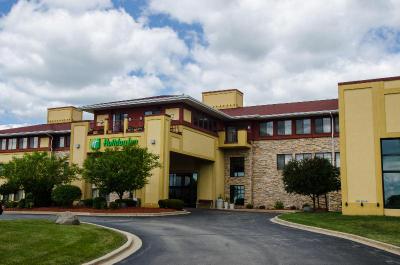 Holiday Inn Pewaukee Milwaukee West