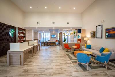 Holiday Inn Pensacola University Area