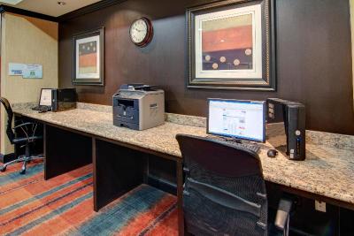 Holiday Inn Express and Suites Paris