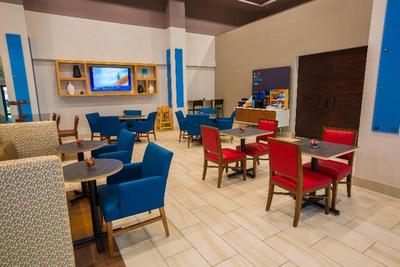 Holiday Inn Express and Suites Pasco TriCities