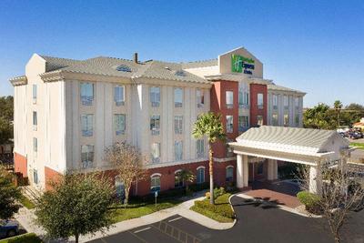 Holiday Inn Express and Suites Uvalde