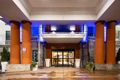 Holiday Inn Express and Suites Evanston