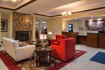 Holiday Inn Express and Suites Pittsburg
