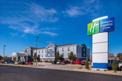 Holiday Inn Express and Suites Pittsburg