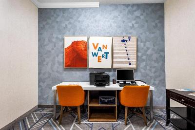 Holiday Inn Express and Suites Van Wert