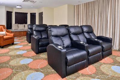 Staybridge Suites Rochester Commerce DR NW