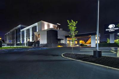 DoubleTree by Hilton St. Louis Airport