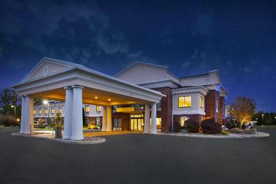 Holiday Inn Express and Suites Rochester Victor