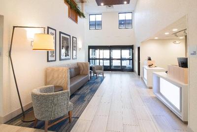 Holiday Inn Express and Suites Worthington
