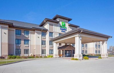 Holiday Inn Express and Suites Worthington