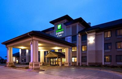 Holiday Inn Express and Suites Worthington