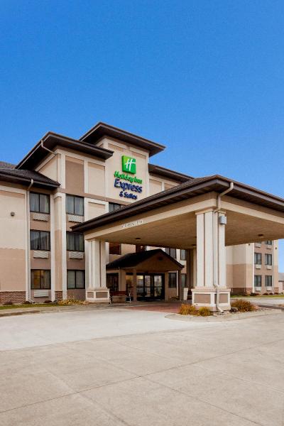 Holiday Inn Express and Suites Worthington