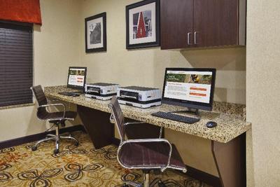 Holiday Inn Express and Suites Washington Meadow L