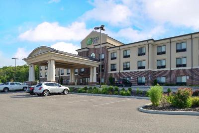 Holiday Inn Express and Suites Washington Meadow L