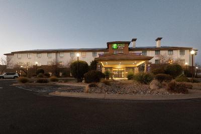Holiday Inn Express and Suites St. George North Zi