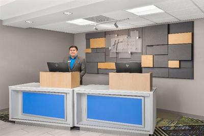 Holiday Inn Express and Suites Sacramento Airport