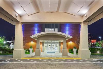 Holiday Inn Express and Suites Sacramento Airport